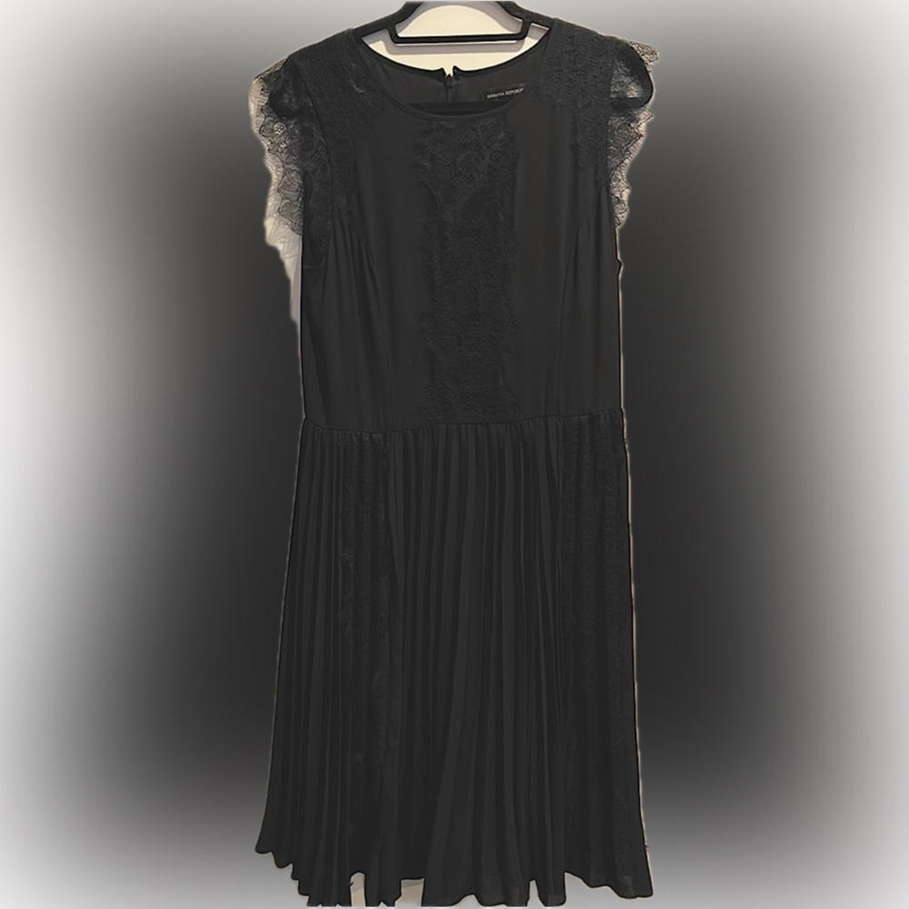 Never Worn Banana Republic Black Lace With Pleated Skirt LBD Size 12
